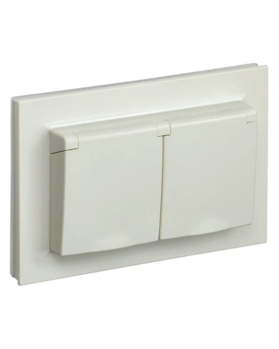 Розетка 2-местная с з/к РСбш12-3-44-БрКр бежевый BRITE (BR-R26-16-44-K10-F). Розетка с заземлением с защитными шторками и крышкой в сборе. IEK в Люберцах