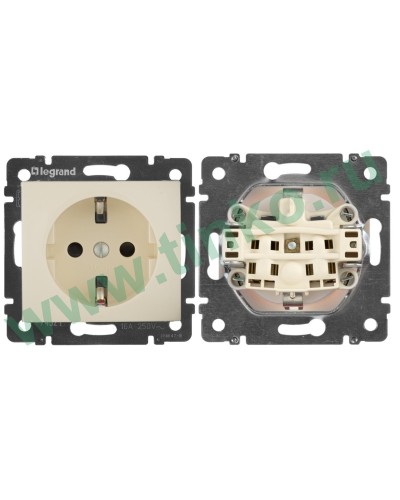 Розетка Valena 2К+3 с защитными шторками, на винтах 16А 250В, слоновая кость (774321). Розетка. LegranD в Люберцах
